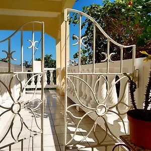 Lodge The Lion House Jamaica, Clifton